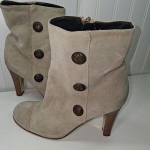 Women's Suede Above Ankle Boots - Beige & Buttons & Zippers 9 1/2